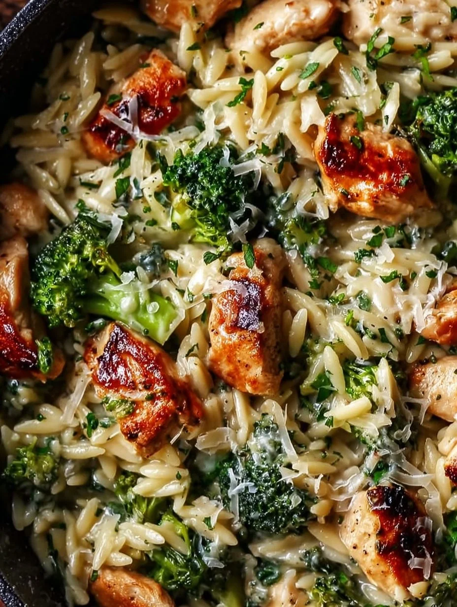 Cremiges Hähnchen-Brokkoli-Orzo